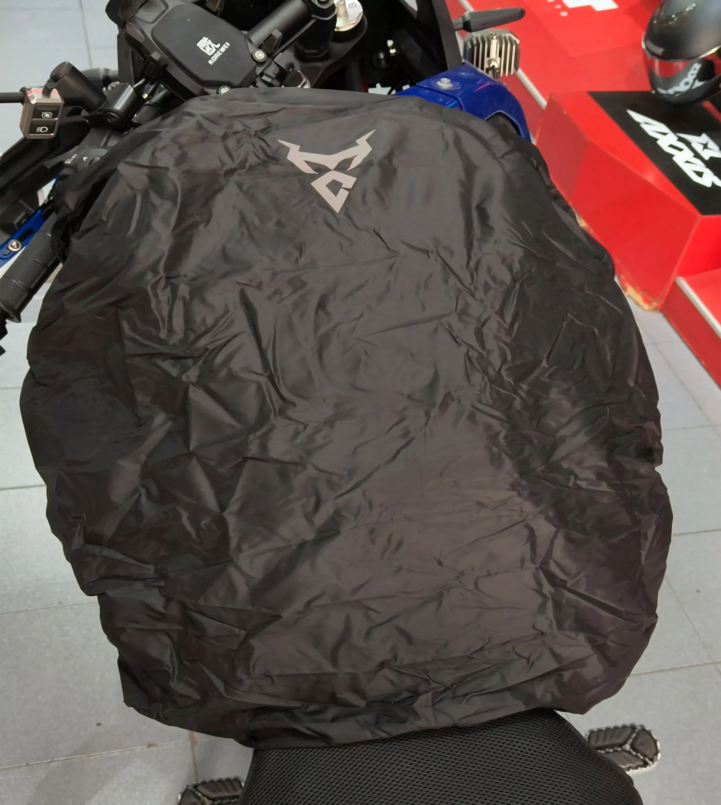 Mochila Semi Rigida Motocentric Carbono - Imagen 11